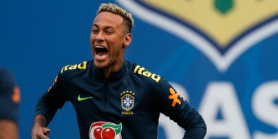 Bildet tenner Brasils håp. Neymar tilbake i trening
